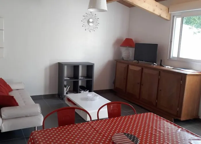 Meuble De Tourisme A L\'Entree De Royan