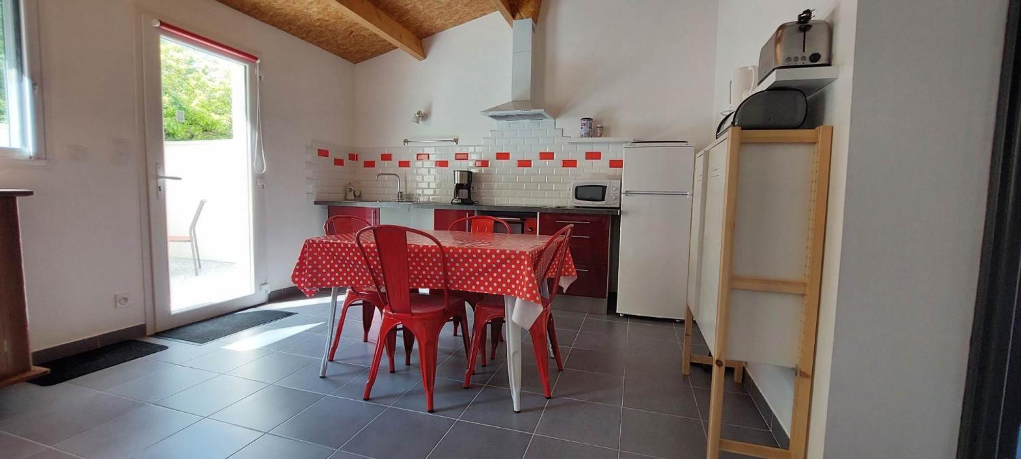 Meuble De Tourisme A L'entree De Royan